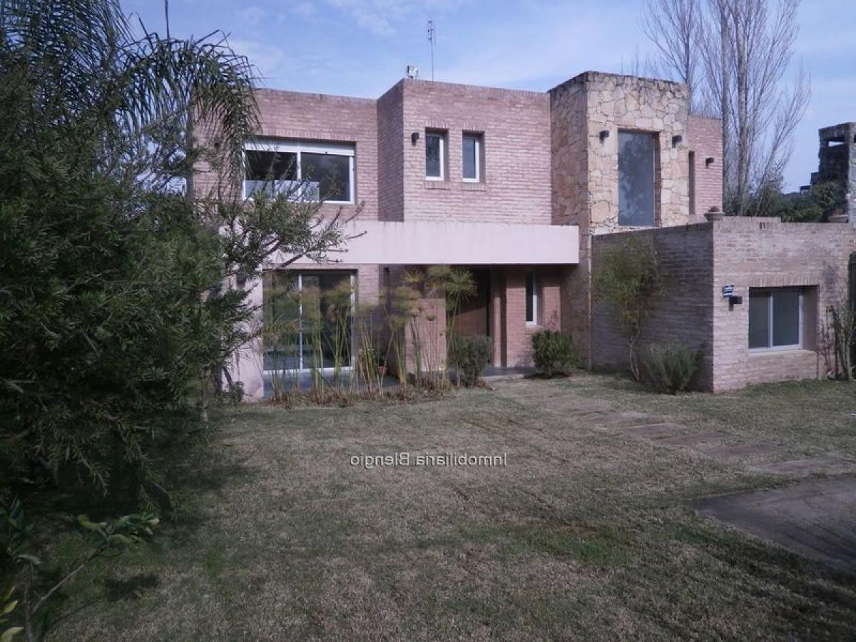 3 bedrooms House in Canelones, Uruguay No. 6473