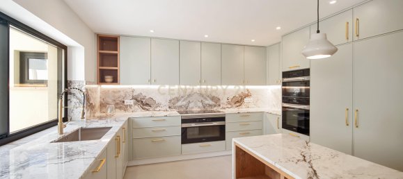 5 bedrooms Villa in Cascais, Portugal No. 44915 16