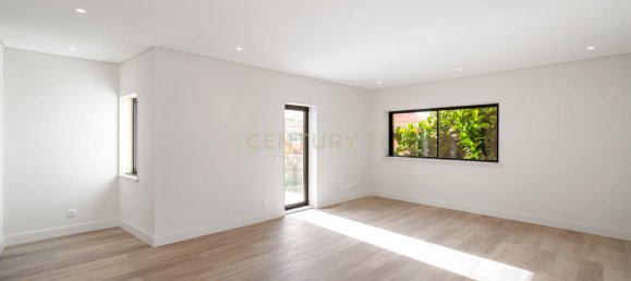 5 bedrooms Villa in Cascais, Portugal No. 44915 35