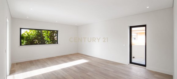 5 bedrooms Villa in Cascais, Portugal No. 44915 36