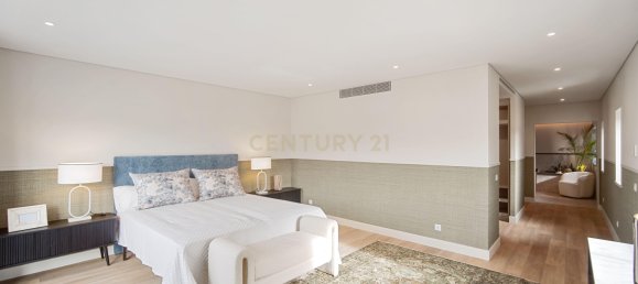 5 bedrooms Villa in Cascais, Portugal No. 44915 25