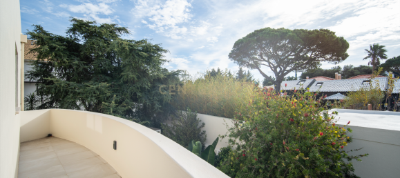 5 bedrooms Villa in Cascais, Portugal No. 44915 26