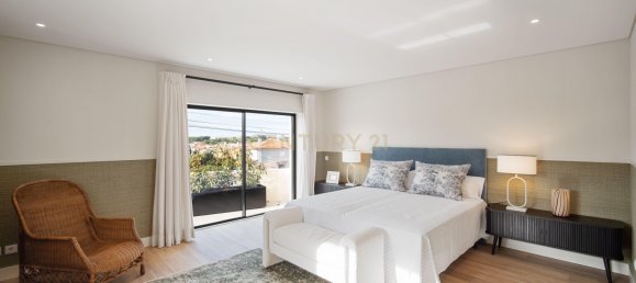 5 bedrooms Villa in Cascais, Portugal No. 44915 24