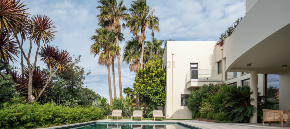 5 bedrooms Villa in Cascais, Portugal No. 44915 2