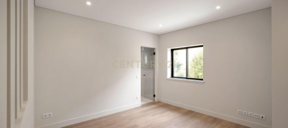 5 bedrooms Villa in Cascais, Portugal No. 44915 31