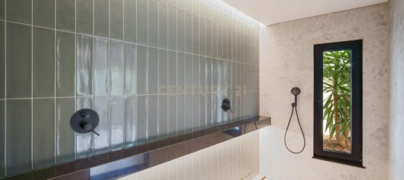 5 bedrooms Villa in Cascais, Portugal No. 44915 30