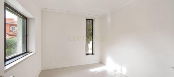 5 bedrooms Villa in Cascais, Portugal No. 44915 44