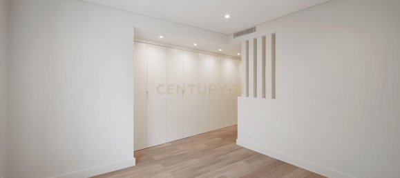 5 bedrooms Villa in Cascais, Portugal No. 44915 32