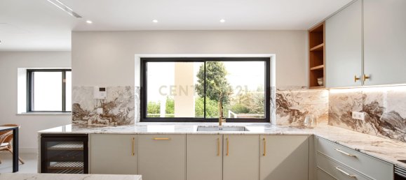 5 bedrooms Villa in Cascais, Portugal No. 44915 14