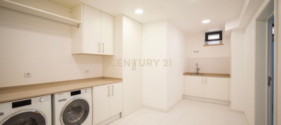 5 bedrooms Villa in Cascais, Portugal No. 44915 45