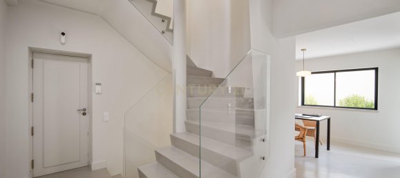 5 bedrooms Villa in Cascais, Portugal No. 44915 20