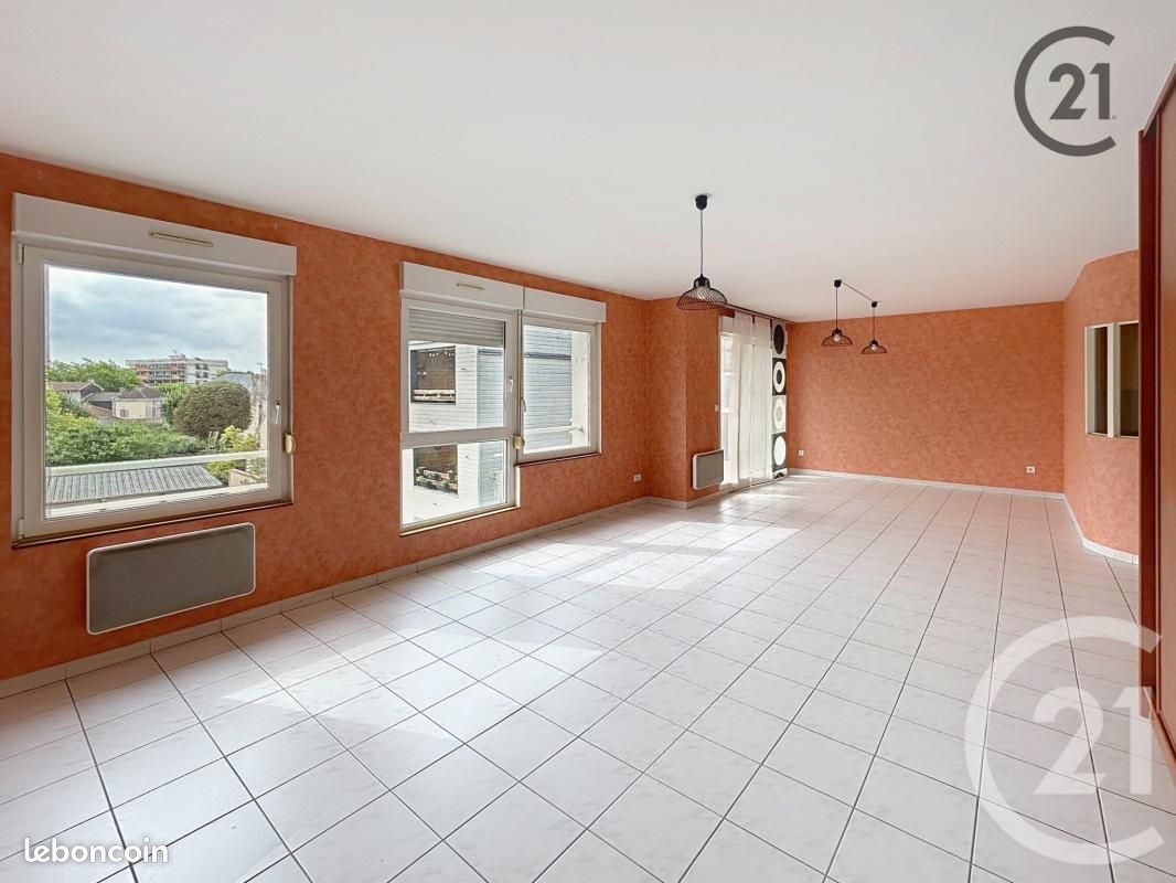 Apartamento de 3 dormitorios en Chalons-en-Champagne, France No. 320113