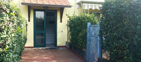 4 rooms Apartment in Massa, Italy No. 26825 2