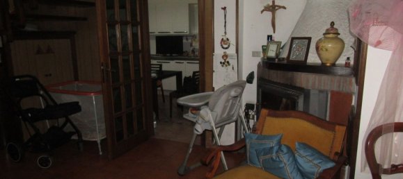 4 rooms House in Carrara, Italy No. 48141 39