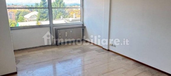 Квартира с 3 спальнями в Галларате, Италия № 330999 4