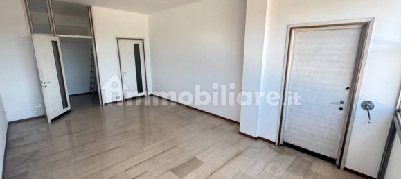 Квартира с 3 спальнями в Галларате, Италия № 330999 6