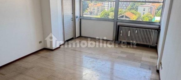 Квартира с 3 спальнями в Галларате, Италия № 330999 5