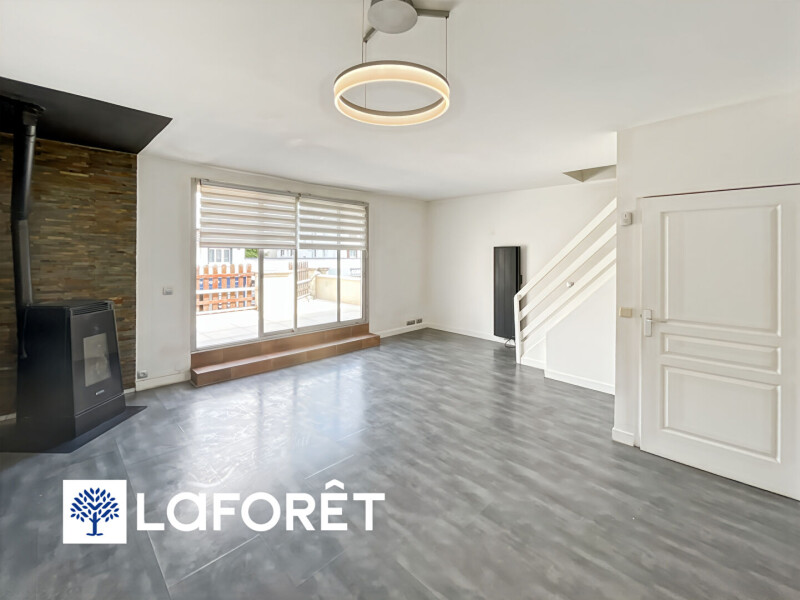 Dúplex de 1 dormitorio en Sainte-Genevieve-des-Bois, France No. 281707