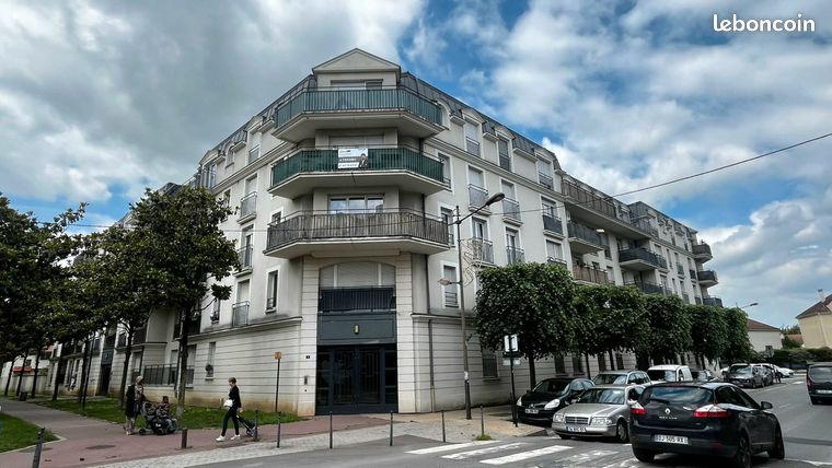 2 bedrooms Apartment in Le Bourget, France No. 312233