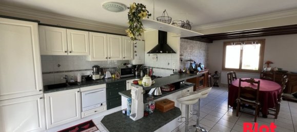 3 bedrooms House in Chasne-sur-Illet, France No. 201703 3