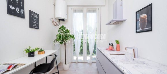 Apartamento de 3 dormitorios en Sassuolo, Italy No. 374757 2