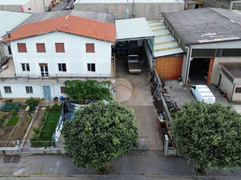 2-Zimmer Lagerhaus in Calcinato, Italy, Nr. 324240