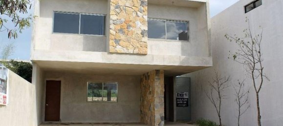 Casa de 3 dormitorios en Mérida, Mexico No. 135574 2