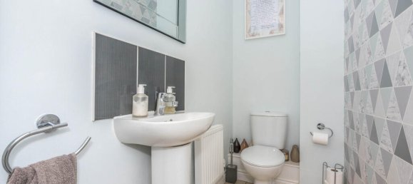 4 bedrooms House in Dartford, United Kingdom No. 10640 13