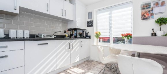 4 bedrooms House in Dartford, United Kingdom No. 10640 8