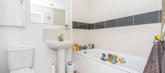 4 bedrooms House in Dartford, United Kingdom No. 10640 28