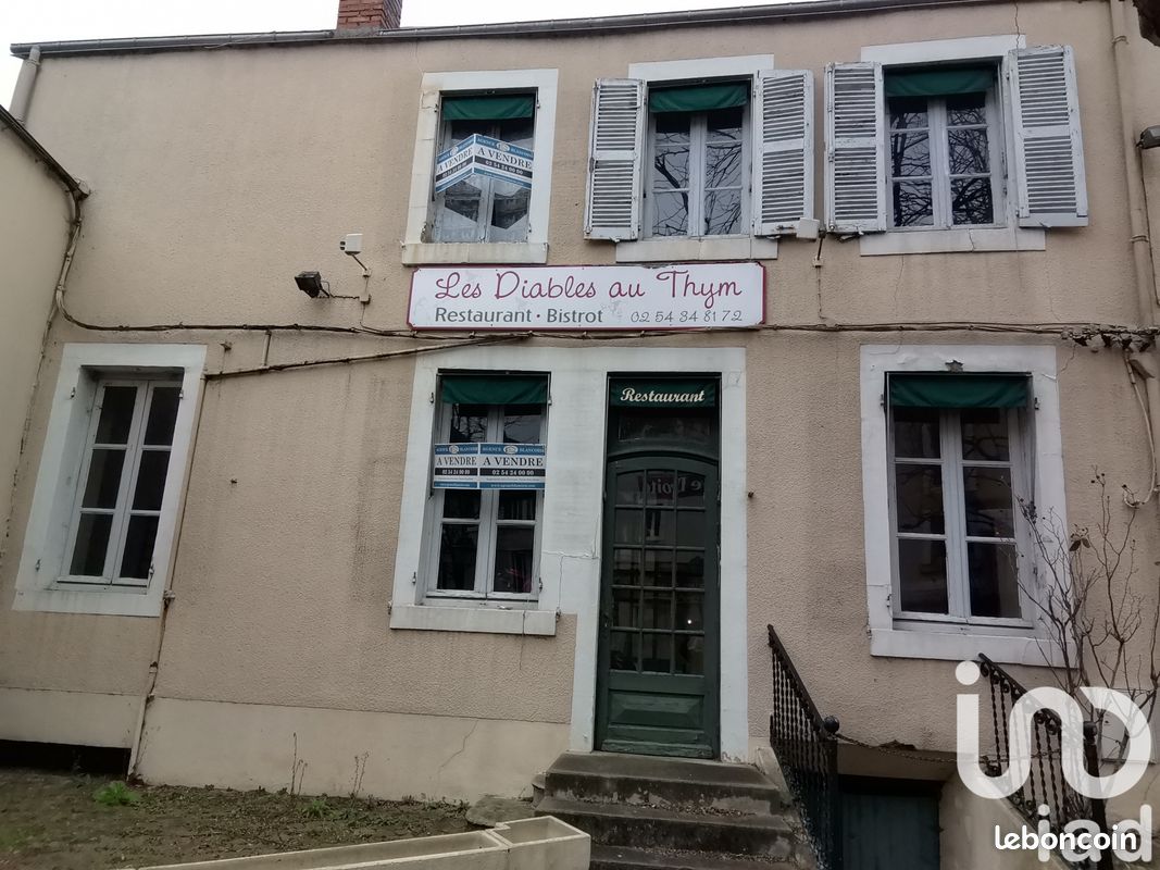 Casa de 10 divisões em Argenton-sur-Creuse, France N.º 240213