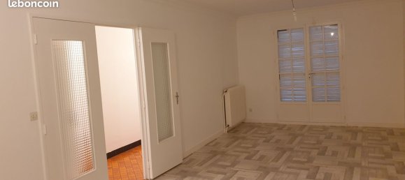 3 bedrooms House in Chatellerault, France No. 295851 2