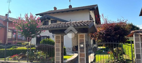 3 bedrooms Villa in Mondovì, Italy No. 299992 2