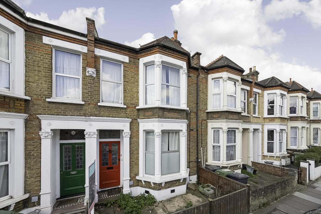 5 bedrooms House in London, United Kingdom No. 10433