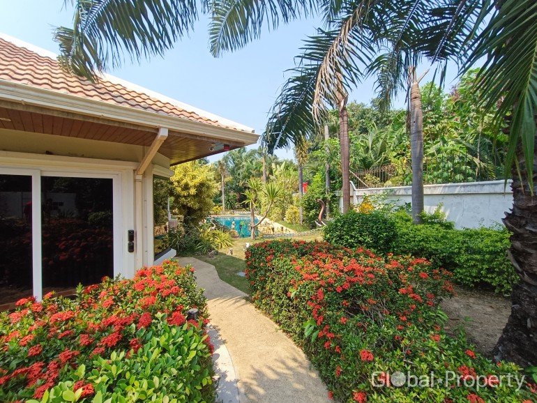 4 bedrooms Cafe / restaurant in Pattaya, Thailand No. 3436