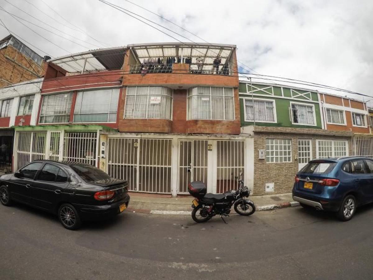 Casa de 10 dormitorios en Bogotá, Colombia No. 10878