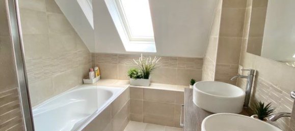 Dúplex de 2 dormitorios en Emerainville, France No. 328320 3