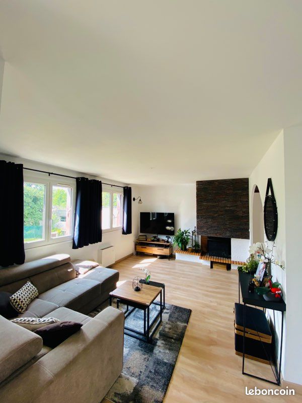 Dúplex de 2 dormitorios en Emerainville, France No. 328320