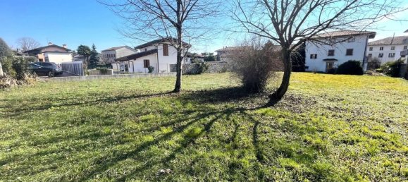 1-salle Terrain à Udine, Italy No. 29926 3