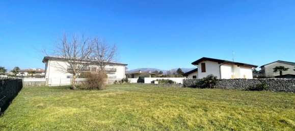 1-salle Terrain à Udine, Italy No. 29926 4