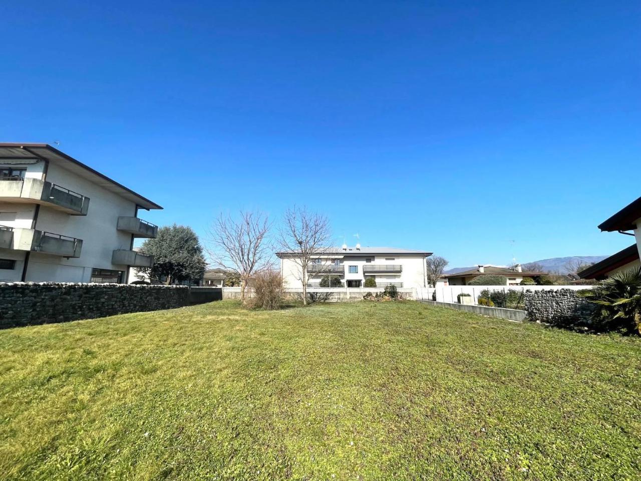 1-salle Terrain à Udine, Italy No. 29926