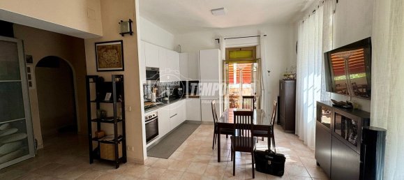 3 Schlafzimmer Wohnung in Rome, Italy, Nr. 372119 4