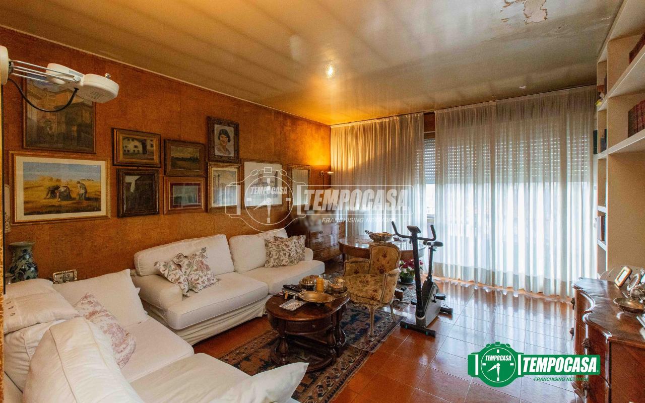 4 rooms Apartment in Castellanza, Italy No. 28311