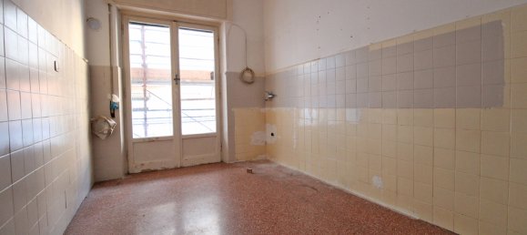  Castillos de 3 dormitorios en Genoa, Italy No. 381145 4