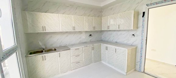 5 bedrooms Villa in Abu Dhabi, UAE No. 9212 8