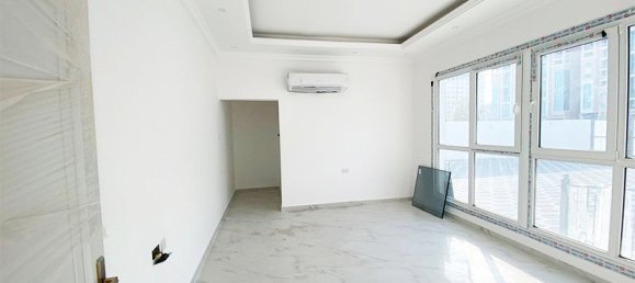 5 bedrooms Villa in Abu Dhabi, UAE No. 9212 9