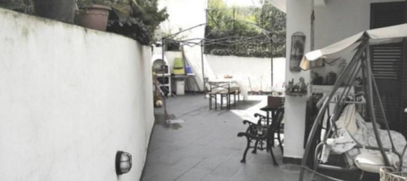 Квартира с 4 комнатами в Виллафранка Тиррена, Италия № 47801 9