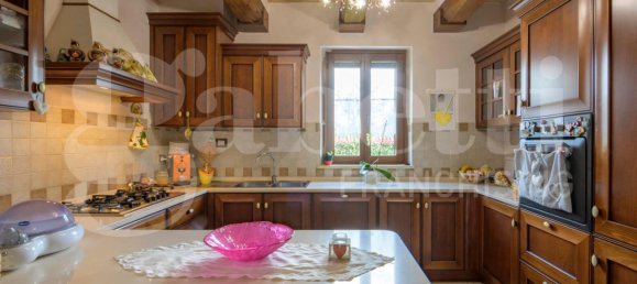 5 rooms House in Gubbio, Italy No. 155616 9