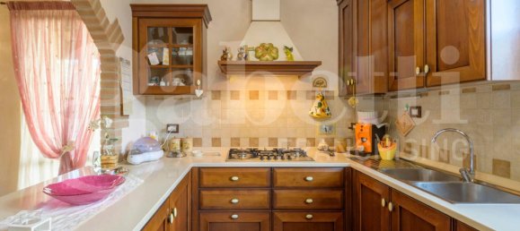 5 rooms House in Gubbio, Italy No. 155616 10