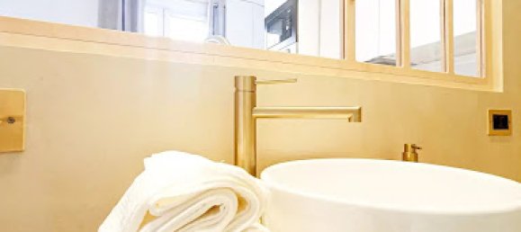 Studio in Paris, France No. 172231 4